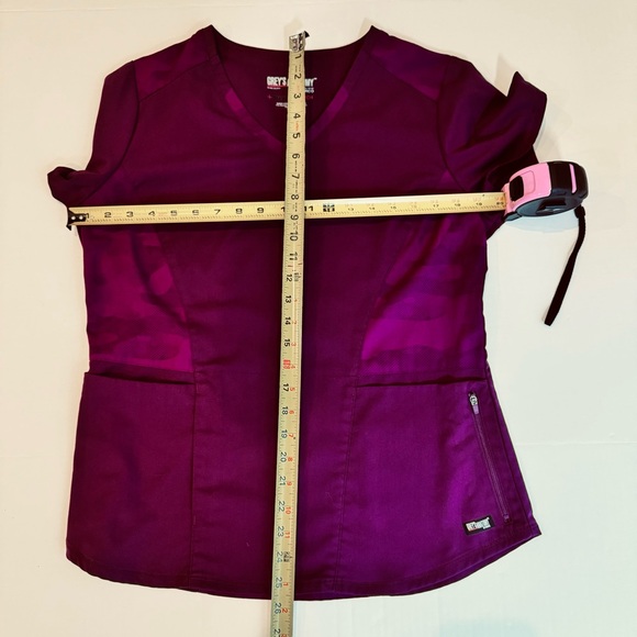 Grey’s Anatomy Scrub Top Women Medium Plum Stretch V-Neck Zipper Pocket Workwear - Picture 5 of 7
